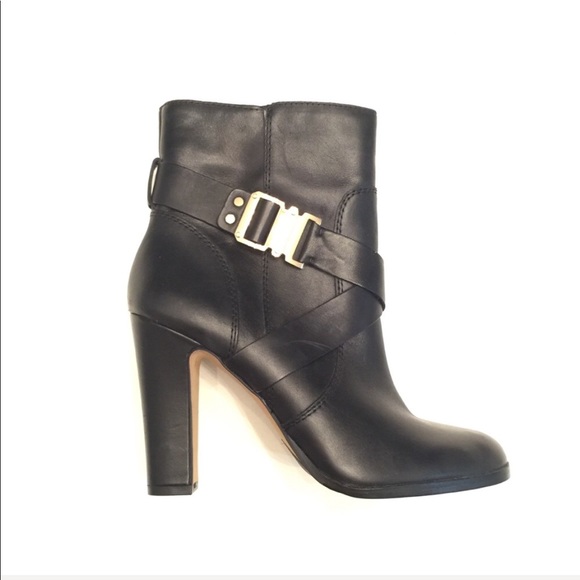 Vince Camuto Shoes - Vince Camuto new block heel Leather Booties